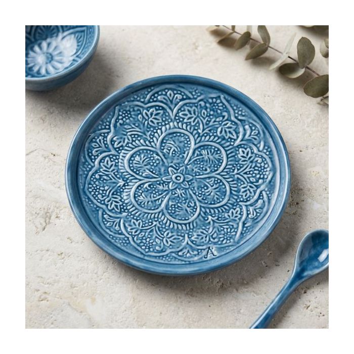 Candlelight 32cm Round Metal Embossed Tray with Blue 