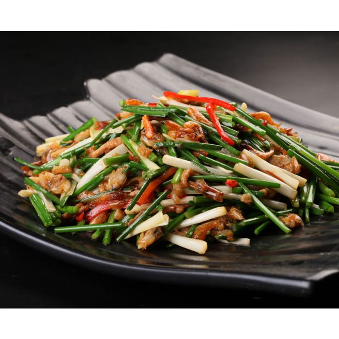 XO酱炒虾米,韭菜和鱿鱼食材