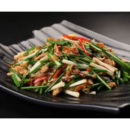 XO酱炒虾米,韭菜和鱿鱼食材