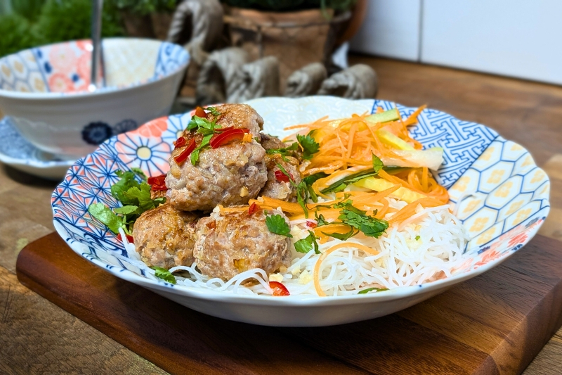 Bún Chả – Vietnamese Grilled Pork Meatballs Recipe by Eva Pau